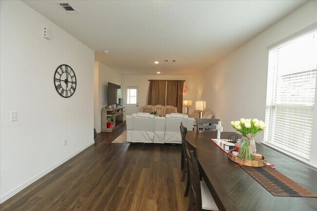 Building Photo - 14463 Cedar Ledge Ln