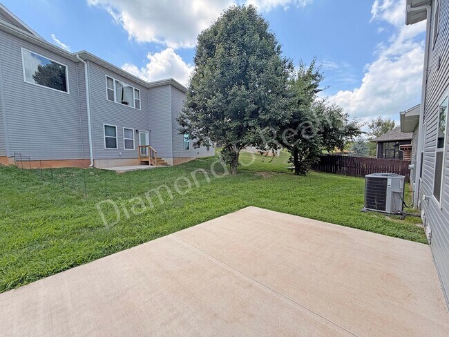 Building Photo - 2124 N Bradbury Ln