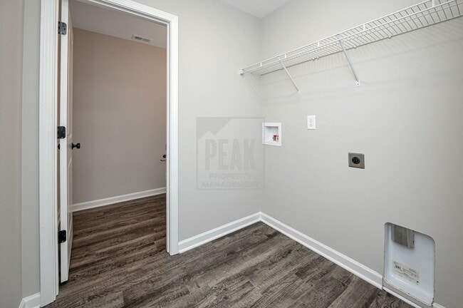 Building Photo - 390 Woodland Cir
