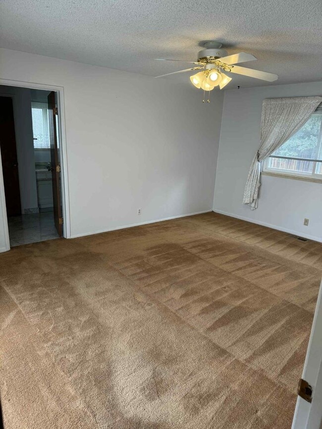 Building Photo - Charming 3-Bedroom, 2-Bathroom Home in Mat...