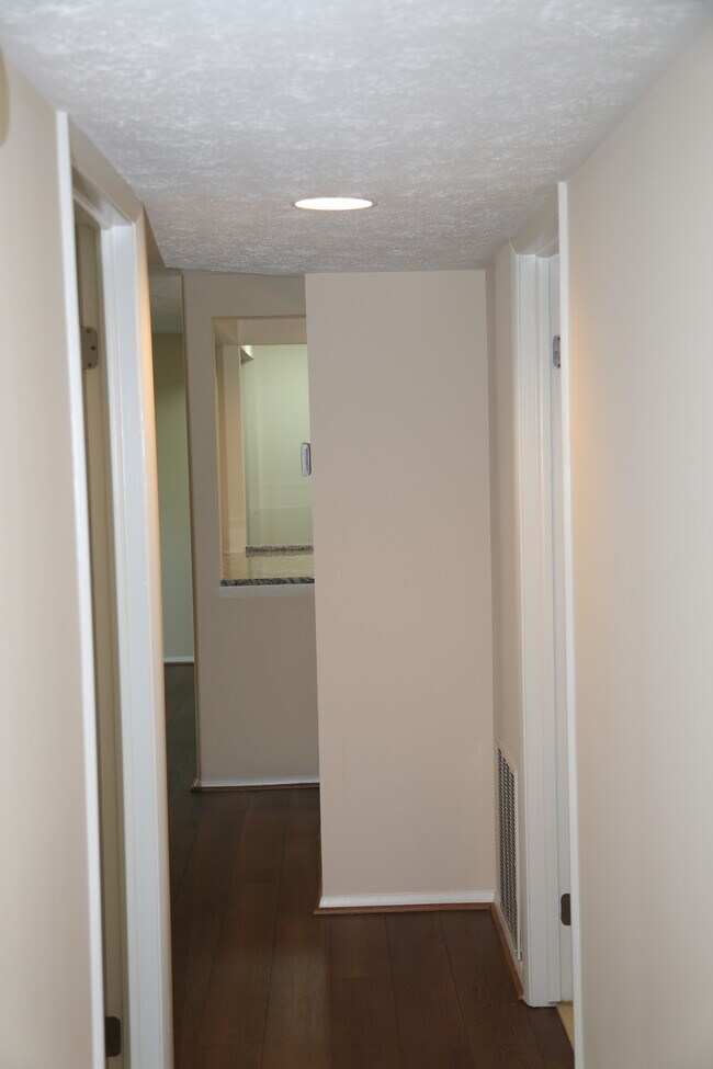 Building Photo - 4300 Buckman Rd