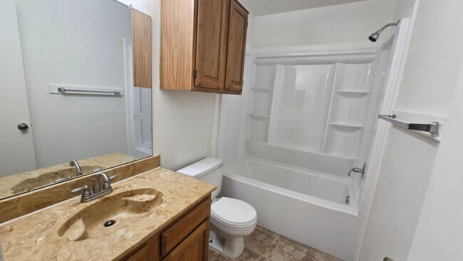 Building Photo - 544 E Windsor Dr