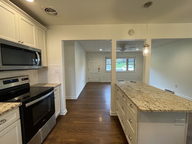 Building Photo - 1113 Craigmont Dr