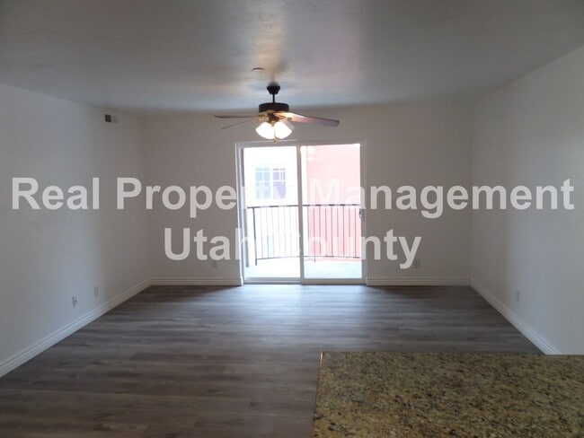 Building Photo - Darling Condo available