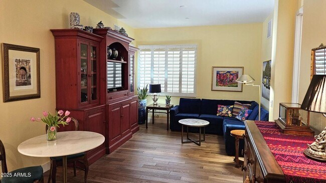 Building Photo - Resort Living in Midtown!!  Pool, Dog walk...