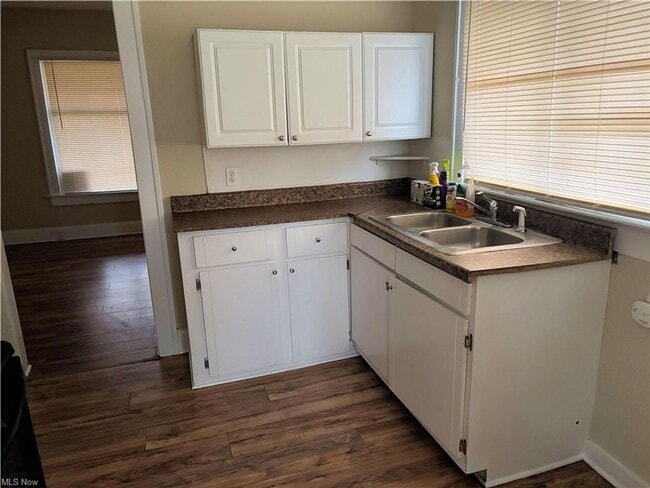 Building Photo - Charming 5-bedroom, 2-bathroom house locat...