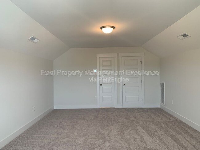 Building Photo - 150 Steppe Wy