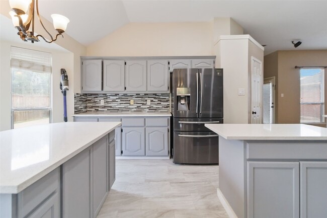 Building Photo - 2502 Chapel Hill Dr