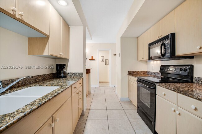 Building Photo - 6917 Collins Ave