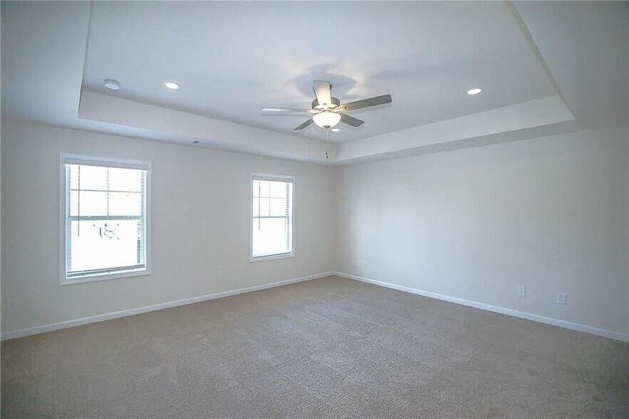 Building Photo - 327 Cashes Ct