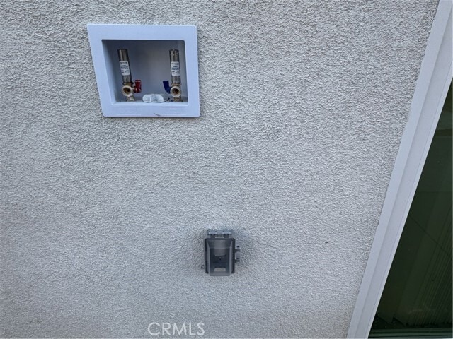 Building Photo - 857 W Edgehill Rd