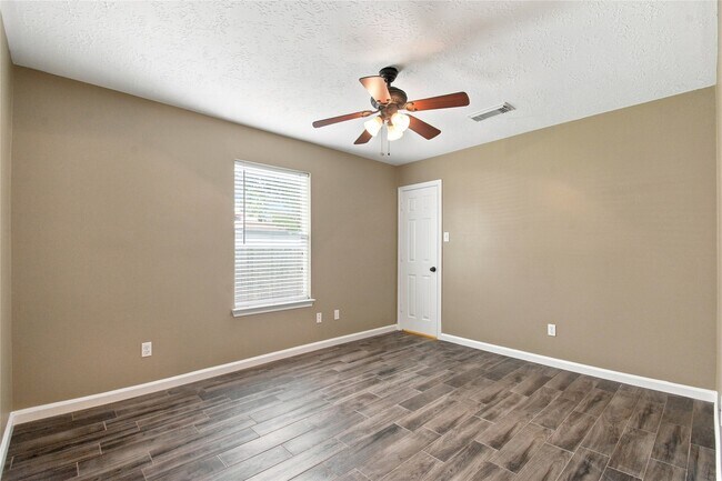 Building Photo - 5419 Teakwood Ln