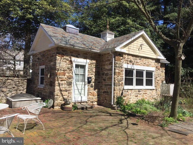 Building Photo - 529 Dunkirk Rd