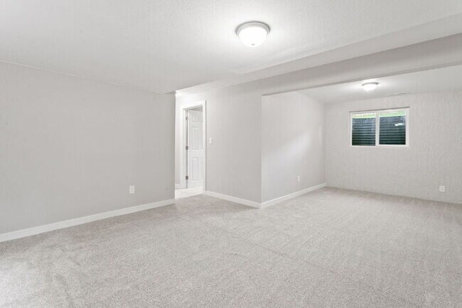 Building Photo - Freshly Renovated 4-Bedroom Home with Over...