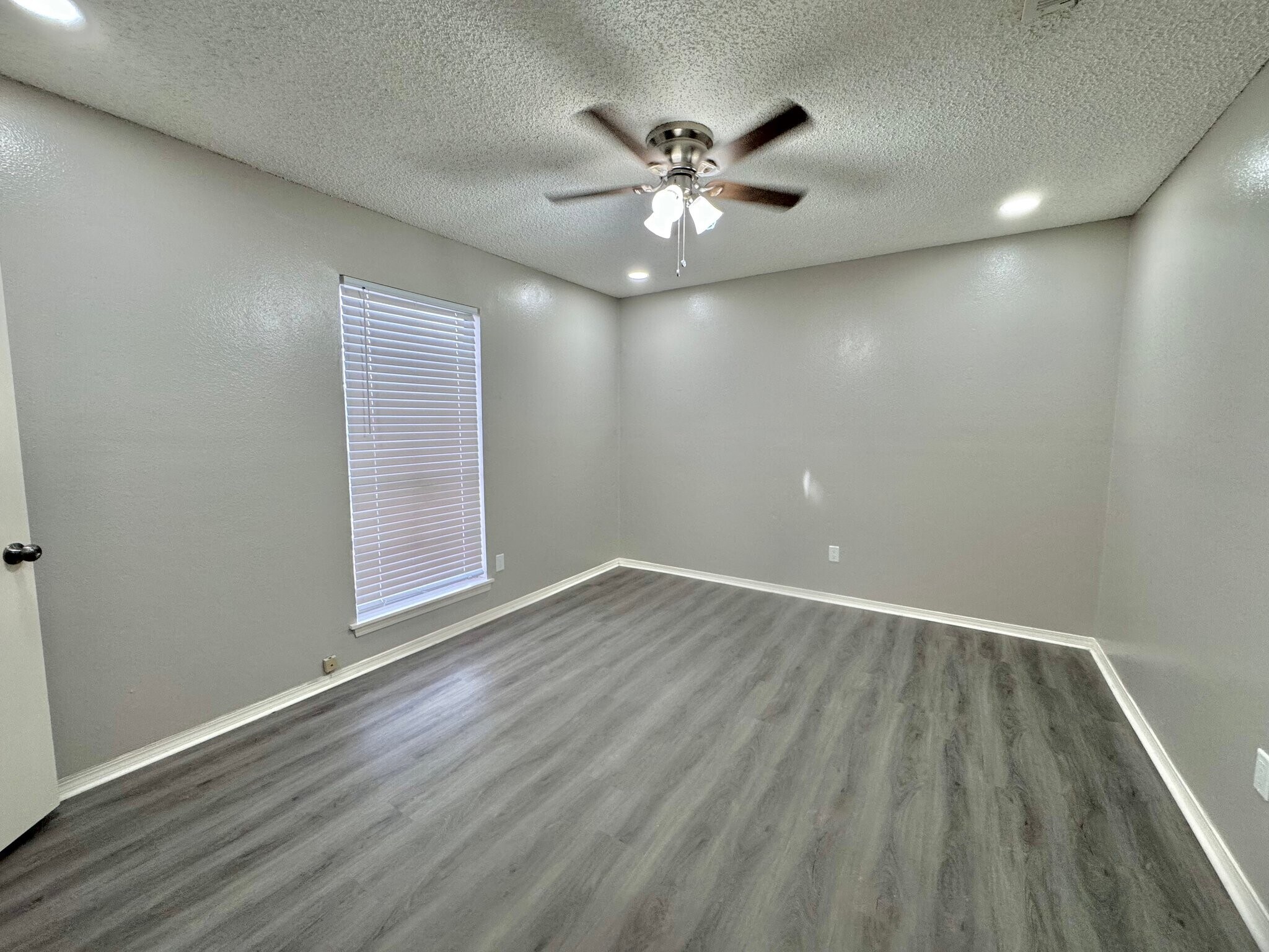 Building Photo - 9414 Crystal Cove Cir