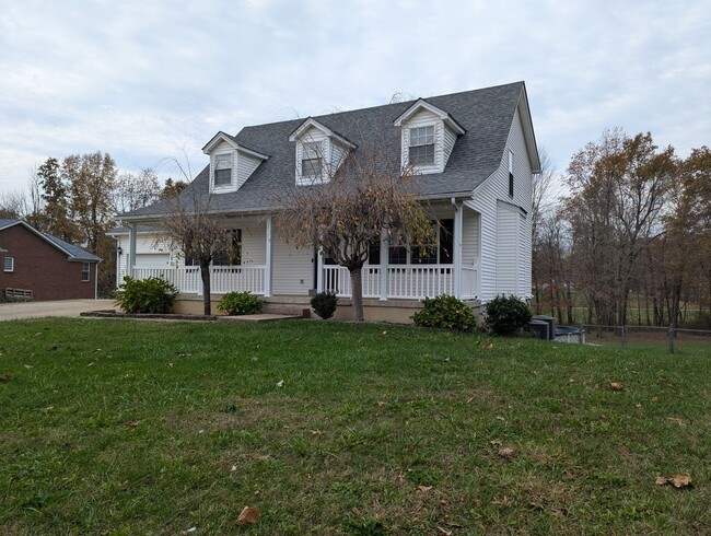 Building Photo - LARGE HOME WITH POOL IN CENTRAL HARDIN COUNTY