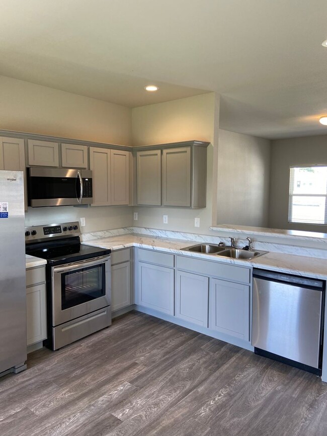 Building Photo - *Pre-leasing* Three Bedroom | Two Bath Hom...