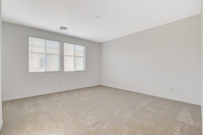 Building Photo - Newly built Home, gated