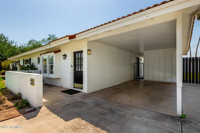 Building Photo - 6925 E Rancho Vista Dr