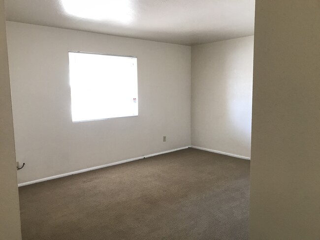 Building Photo - Tempe 3 Bed, 2 Bath - Pool and Single Story