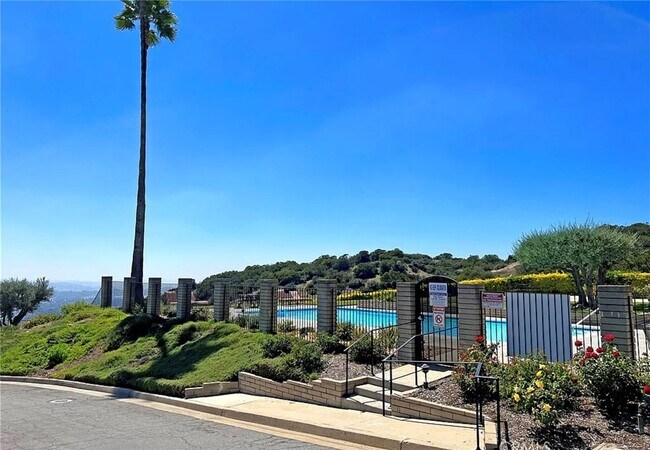 Building Photo - 882 Highpoint Dr