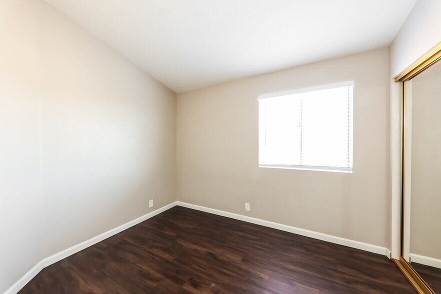 Building Photo - 11020 N 59th Dr