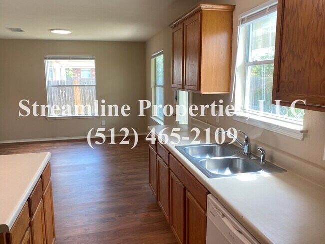 Building Photo - Beautiful 3 bedroom, 3 bathroom and study ...