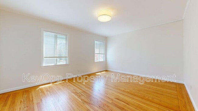 Building Photo - 95 Getz St