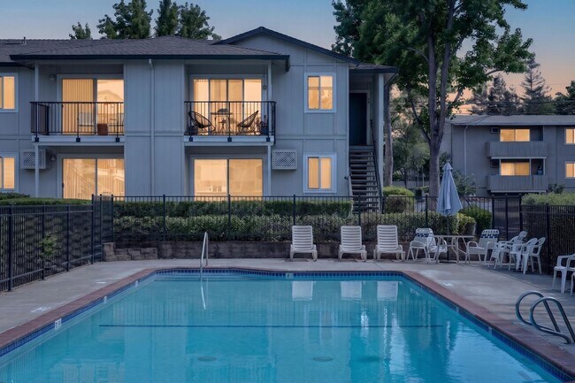 Building Photo - Beautifully Updated 2BR Condo with New Appliances & Community Pool