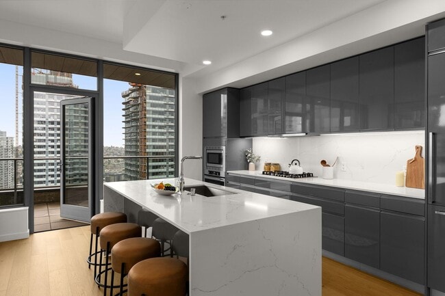 Building Photo - Great Nexus Condo For Rent