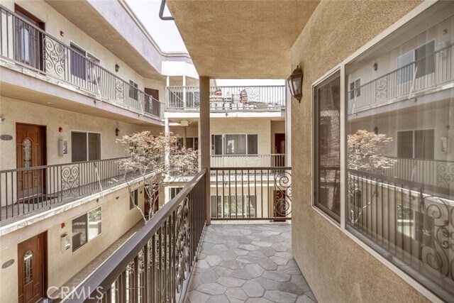 Building Photo - 626 E Orange Grove Ave