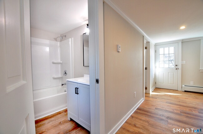 Building Photo - 59 Bridge St