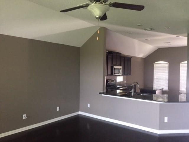 Building Photo - 405 Hendelson Ln