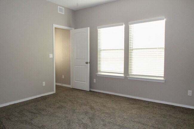 Building Photo - 1217 Golden Summer Pl