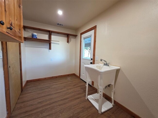 Building Photo - 9506 Schmidt Ln