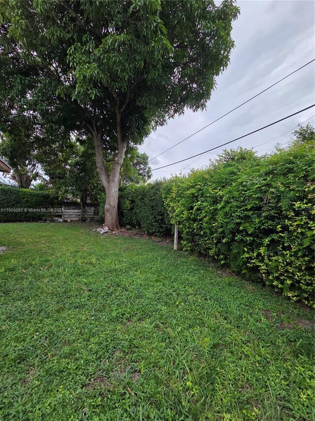 Building Photo - 12220 NE Miami Pl