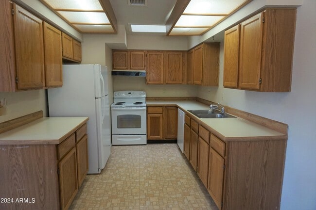 Building Photo - 1762 Corte Encantada