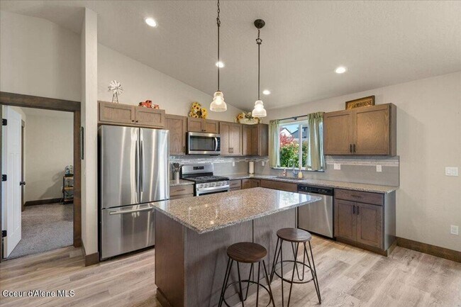 Building Photo - Beautiful home in Post Falls