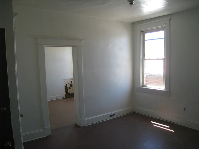 Building Photo - 1729 Gwynns Falls Pky