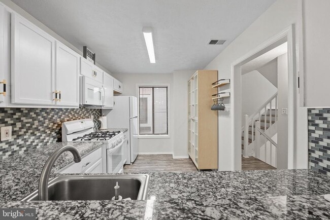 Building Photo - 33 Windbrooke Cir