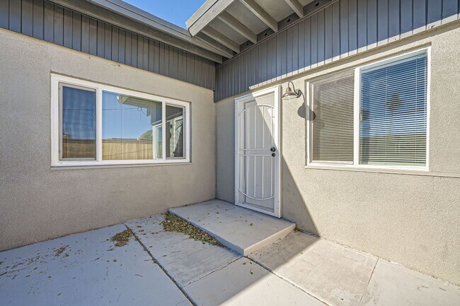 Building Photo - Stunning 2 Bedroom Newly Remodeled Modern Unit in Downtown Las Vegas