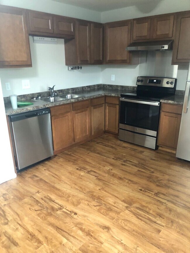 Building Photo - Charming 1-Bedroom 1-bathroom Apartment in the Heart of Chesterton!