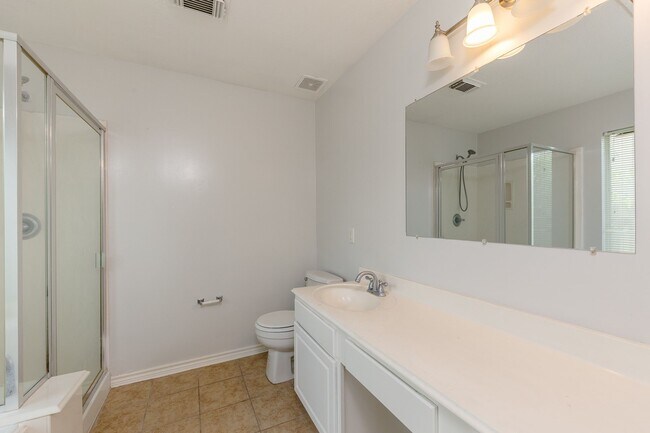 Building Photo - 7615 Greenwood Point Dr