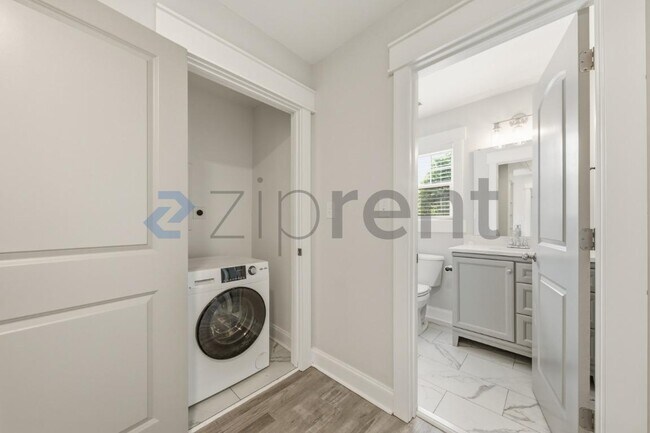 Building Photo - 413A Cecil St