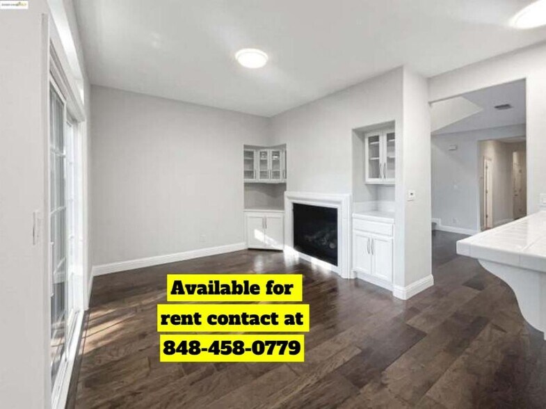 Building Photo - 51 Village Square Pl