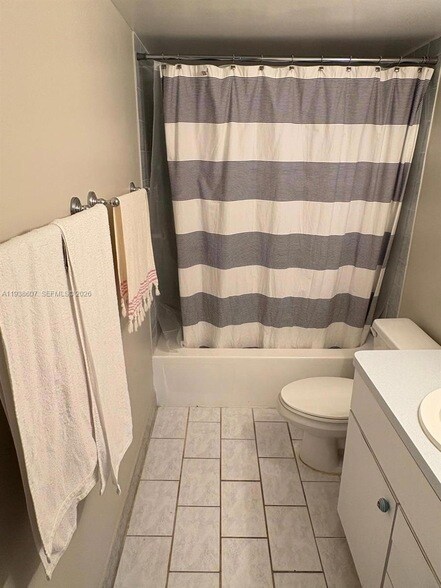 Building Photo - 401 Golden Isles Dr