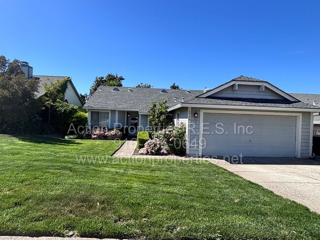 Building Photo - Charming 3 Bed, 2 Bath House - Close to Shopping, Schools, and Parks - New Paint - Updated Flooring!