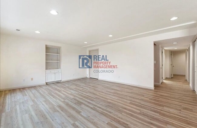 Building Photo - 10010 Irving St