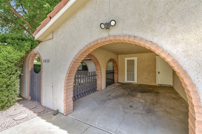 Building Photo - 1298 Tapadero Dr