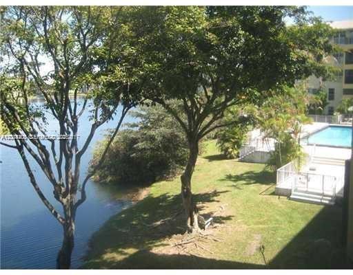 Building Photo - 8775 Park Blvd